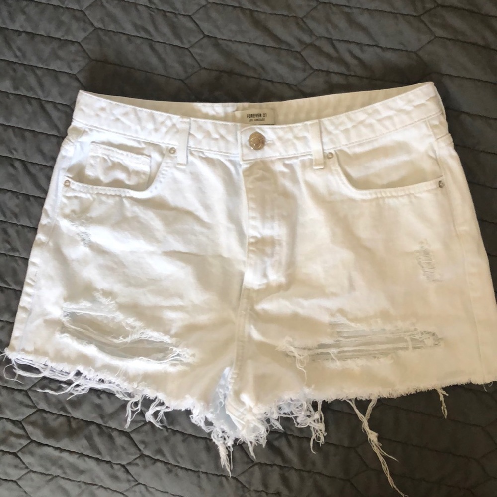 🔥 5 for $25 sale! NWOT White High Waisted Distressed Jean Shorts